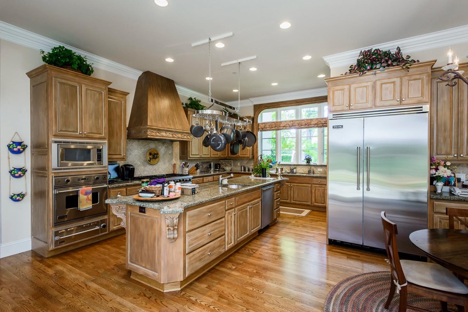 gourmet chef's kitchen with breakfast area